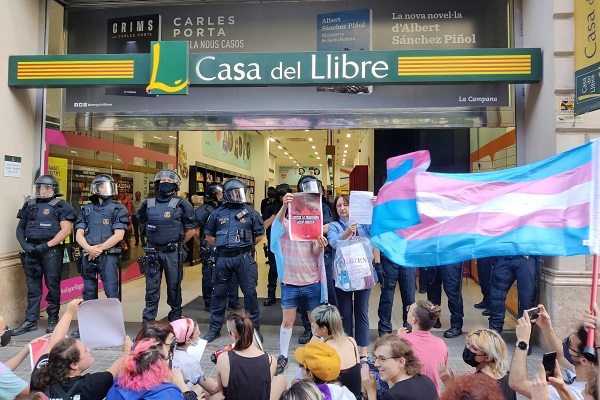 Manifestació LGTBI Casa del Llibre