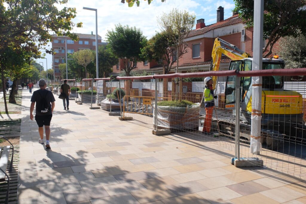 Obres de remodelació del carril bici del passeig del Canal a Sant Joan Despí