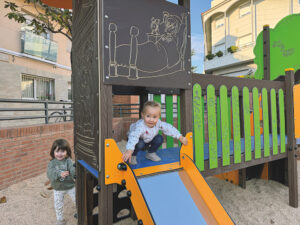Sant Joan Despí estrena un parc infantil amb il·lustracions de Pilarín Bayés
